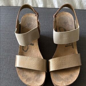 Women’s OTBT Sandal Wedge in Tan and Brown